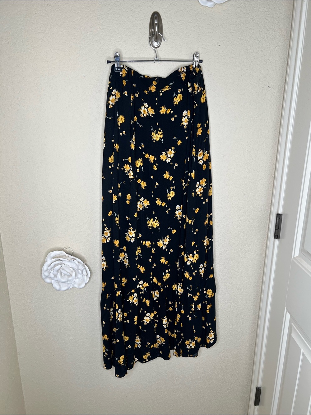 NTM: Torrid Floral Faux Wrap High Low Midi Skirt Size 2 Black Yellow Boho Plus - Picture 9 of 15